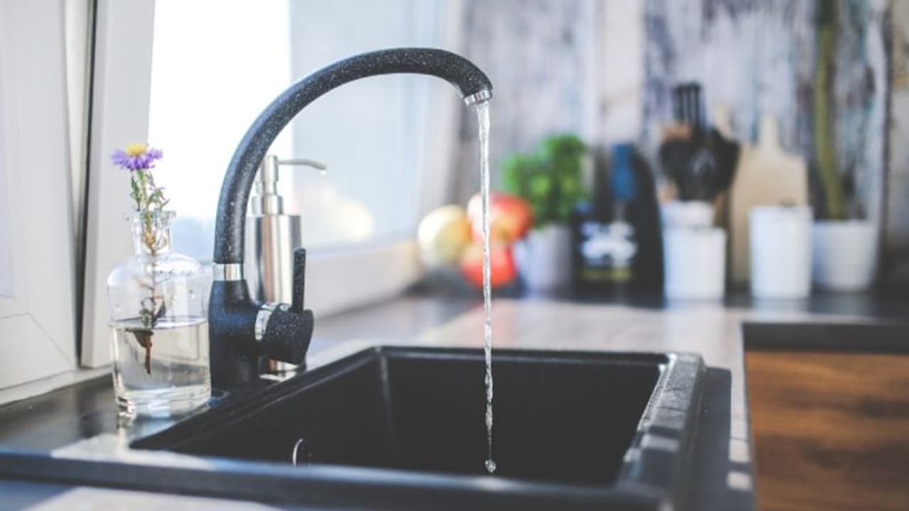 பெங்களூரு.. கழிவறையில் கூட தண்ணீர் இல்லை மால்களை நோக்கி படையெடுக்கும் குடியிருப்பு வாசிகள்! பெங்களூரு.. கழிவறையில் கூட தண்ணீர் இல்லை மால்களை நோக்கி படையெடுக்கும் குடியிருப்பு வாசிகள்!