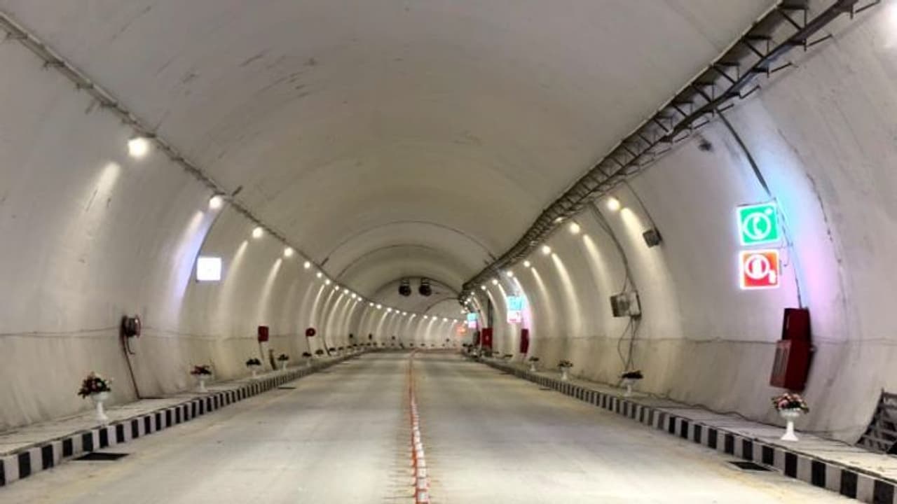 ప్రపంచంలో పొడవైన సేలా టన్నెల్: ప్రారంభించిన మోడీ ప్రపంచంలో పొడవైన సేలా టన్నెల్: ప్రారంభించిన మోడీ