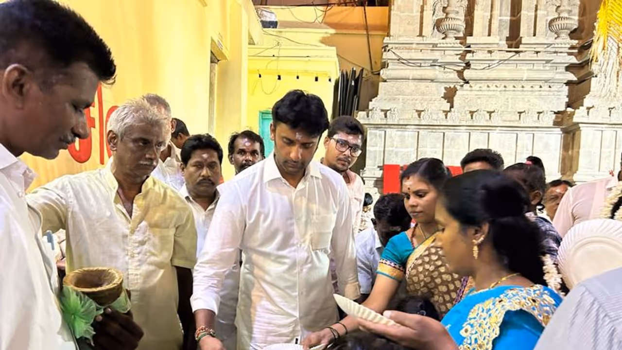 மகா சிவராத்திரியை முன்னிட்டு 25,000 பேருக்கு அன்னதானம் வழங்கிய பாஜகவின் வினோஜ் பி செல்வம்..