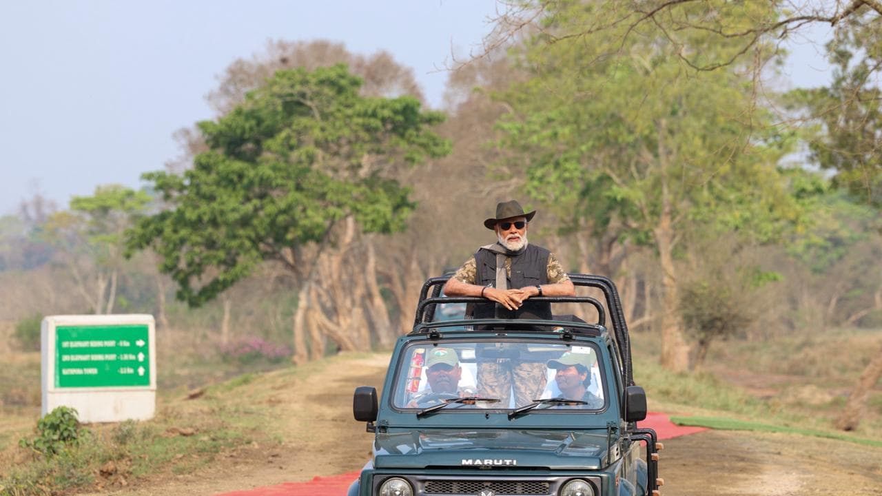 വന്യജീവികൾക്കൊപ്പം ഉണ്ടുറങ്ങി, ആനപ്പുറത്തേറി, ജീപ്പിൽ കറങ്ങി മോദി! ഇങ്ങനൊരു പ്രധാനമന്ത്രി ഇന്ത്യയിലാദ്യം! വന്യജീവികൾക്കൊപ്പം ഉണ്ടുറങ്ങി, ആനപ്പുറത്തേറി, ജീപ്പിൽ കറങ്ങി മോദി! ഇങ്ങനൊരു പ്രധാനമന്ത്രി ഇന്ത്യയിലാദ്യം!