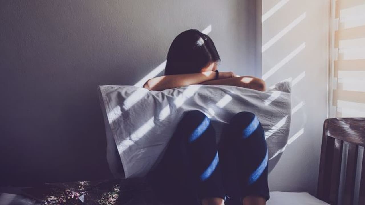 സ്ത്രീകളിൽ ഉണ്ടാകുന്ന മൂഡ് സ്വിംഗ്സ് ; കാരണങ്ങൾ അറിയാം സ്ത്രീകളിൽ ഉണ്ടാകുന്ന മൂഡ് സ്വിംഗ്സ് ; കാരണങ്ങൾ അറിയാം