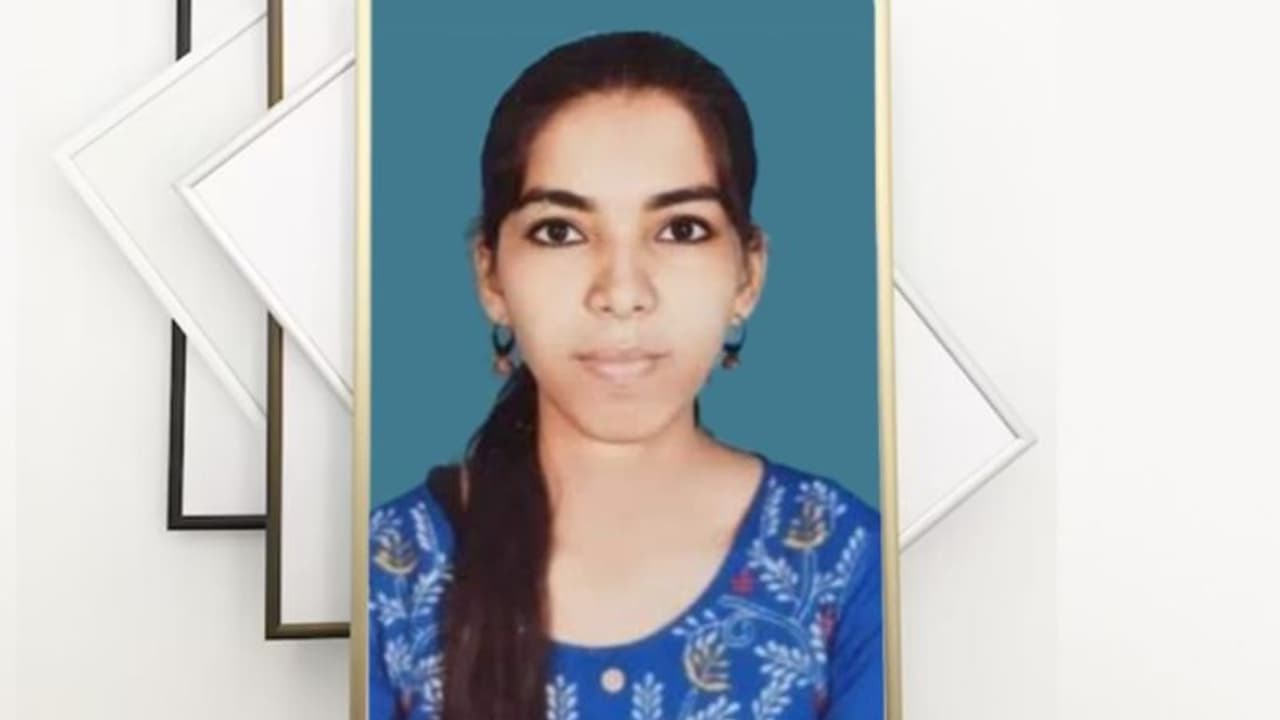 നാല് വർഷത്തെ ഗവേഷണം, അഭിമാന നേട്ടവുമായി കണ്ണൂരുകാരി അനുശ്രീ; 1 കോടി രൂപയുടെ മേരി ക്യൂറി ഫെലോഷിപ്പ് ! നാല് വർഷത്തെ ഗവേഷണം, അഭിമാന നേട്ടവുമായി കണ്ണൂരുകാരി അനുശ്രീ; 1 കോടി രൂപയുടെ മേരി ക്യൂറി ഫെലോഷിപ്പ് !