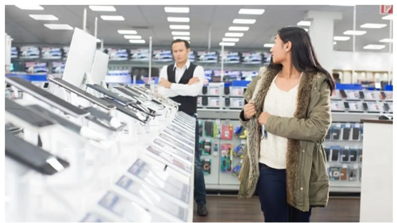 നിശാ ക്ലബില്‍ വച്ച് മോഷണം പോയത് 27,000 രൂപയുടെ മൂന്ന് കോട്ട്; ഒടുവില്‍ ഹൈടെക്കായി കള്ളനെ പിടികൂടി ഉടമ!