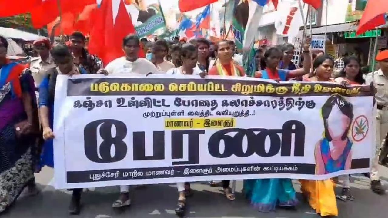 புதுவையில் சிறுமியின் படுகொலைக்கு நீதி கேட்டு மாணவர் அமைப்பினர் போராட்டம்; போலீசாருடன் தள்ளு முள்ளு புதுவையில் சிறுமியின் படுகொலைக்கு நீதி கேட்டு மாணவர் அமைப்பினர் போராட்டம்; போலீசாருடன் தள்ளு முள்ளு
