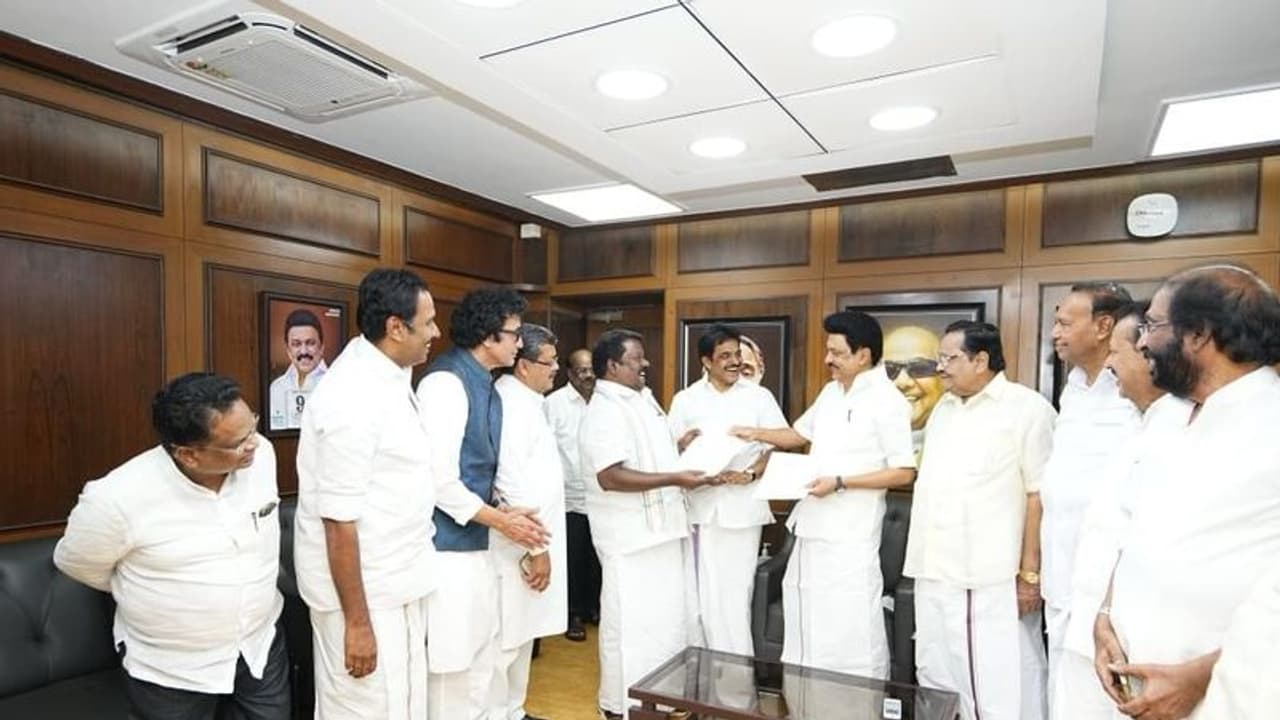 திமுக கூட்டணியில் காங்கிரஸுக்கு 10 இடங்கள்! தொகுதிப் பங்கீடு ஒப்பந்தம் கையெழுத்து! திமுக கூட்டணியில் காங்கிரஸுக்கு 10 இடங்கள்! தொகுதிப் பங்கீடு ஒப்பந்தம் கையெழுத்து!