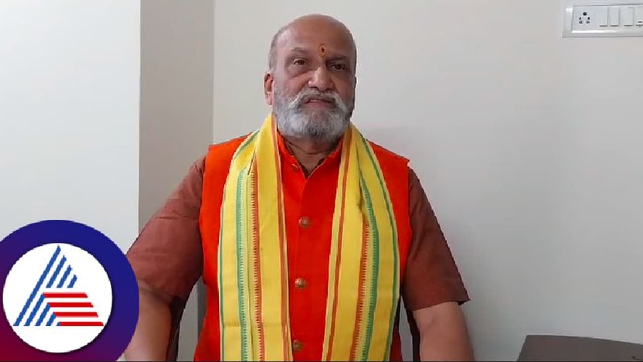 ನಿಪ್ಪಾಣಿ ಶ್ರೀರಾಮ ಮಂದಿರಕ್ಕೆ ಬಾಂಬ್ ಬೆದರಿಕೆ; ಇಂಥ ಗೊಡ್ಡು ಬೆದರಿಕೆಗಳಿಗೆ ಹಿಂದೂ ಸಮಾಜ ಹೆದರೊಲ್ಲ: ಪ್ರಮೋದ್ ಮುತಾಲಿಕ್ ಕಿಡಿ ನಿಪ್ಪಾಣಿ ಶ್ರೀರಾಮ ಮಂದಿರಕ್ಕೆ ಬಾಂಬ್ ಬೆದರಿಕೆ; ಇಂಥ ಗೊಡ್ಡು ಬೆದರಿಕೆಗಳಿಗೆ ಹಿಂದೂ ಸಮಾಜ ಹೆದರೊಲ್ಲ: ಪ್ರಮೋದ್ ಮುತಾಲಿಕ್ ಕಿಡಿ