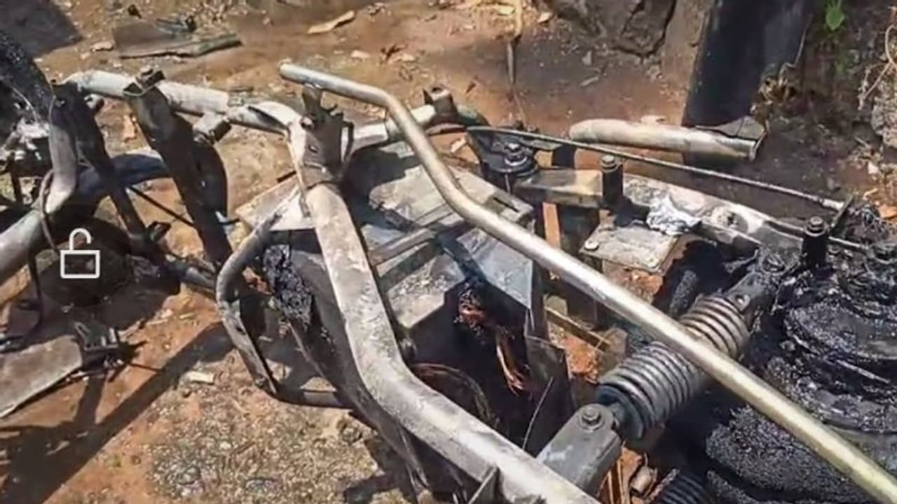 തിരുവനന്തപുരത്ത് സര്‍വീസ് കഴിഞ്ഞ് വീട്ടിലെത്തിച്ച ഇ സ്‌കൂട്ടര്‍ കത്തി നശിച്ചു; വീടിന് ലക്ഷങ്ങളുടെ നാശനഷ്ടം