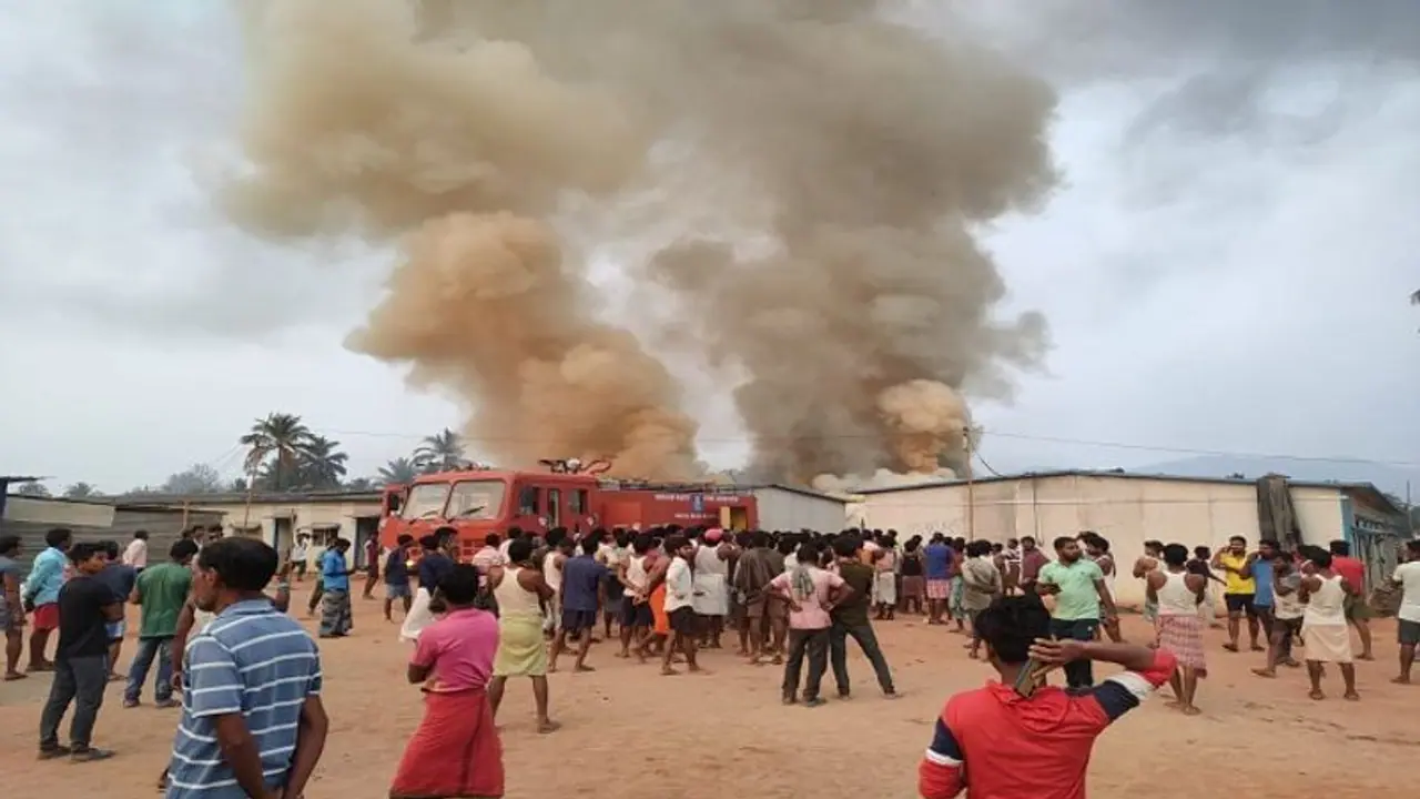 ಕಾರವಾರ: ಸಿಲಿಂಡರ್ ಸ್ಫೋಟ, ಕಾರ್ಮಿಕ ಕಾಲೋನಿಯ ಮನೆಗಳಿಗೆ ಬೆಂಕಿ 