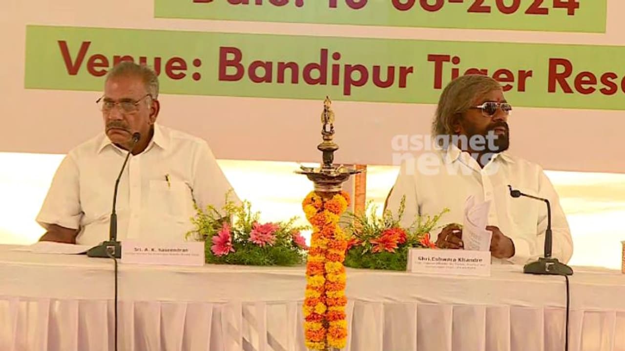 വന്യമൃഗശല്യം; അന്തർ സംസ്ഥാന സഹകരണ ചാർട്ടറിൽ ഒപ്പിട്ട് കേരളവും കർണാടകവും, നിർണായക തീരുമാനങ്ങളിങ്ങനെ വന്യമൃഗശല്യം; അന്തർ സംസ്ഥാന സഹകരണ ചാർട്ടറിൽ ഒപ്പിട്ട് കേരളവും കർണാടകവും, നിർണായക തീരുമാനങ്ങളിങ്ങനെ