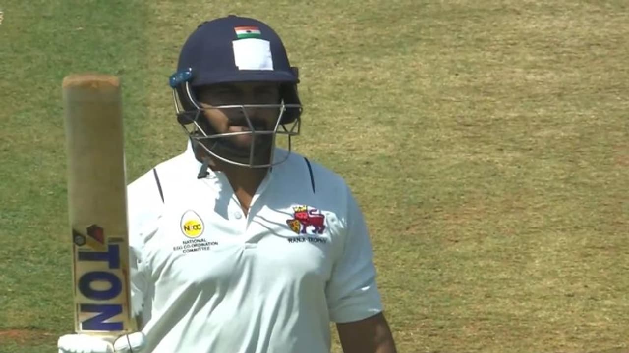 ರಣಜಿ ಟ್ರೋಫಿ: ಹಾಲಿ ಚಾಂಪಿಯನ್ ಮುಂಬೈಗೆ ಸೋಲಿನ ಭೀತಿ ರಣಜಿ ಟ್ರೋಫಿ: ಹಾಲಿ ಚಾಂಪಿಯನ್ ಮುಂಬೈಗೆ ಸೋಲಿನ ಭೀತಿ