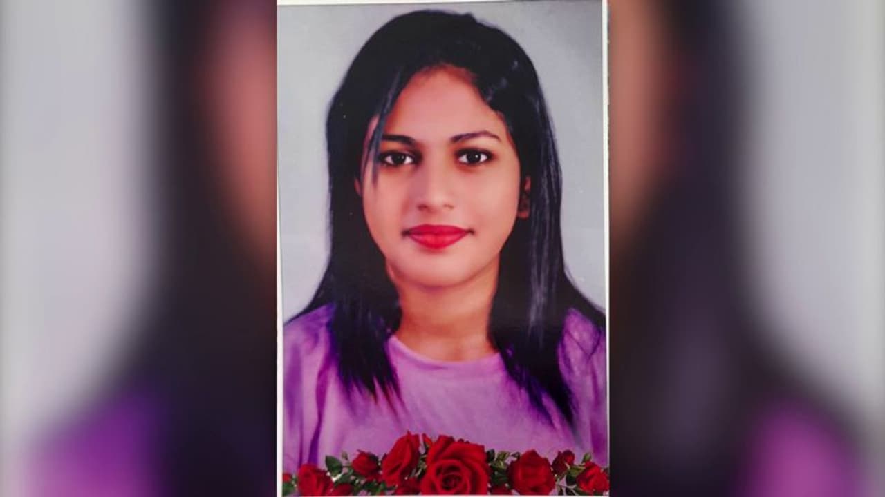 മലയാളി വിദ്യാർത്ഥിനി ബെംഗളുരുവിലെ ഹോസ്റ്റൽ കെട്ടിടത്തിൽ നിന്ന് വീണു മരിച്ച നിലയിൽ മലയാളി വിദ്യാർത്ഥിനി ബെംഗളുരുവിലെ ഹോസ്റ്റൽ കെട്ടിടത്തിൽ നിന്ന് വീണു മരിച്ച നിലയിൽ