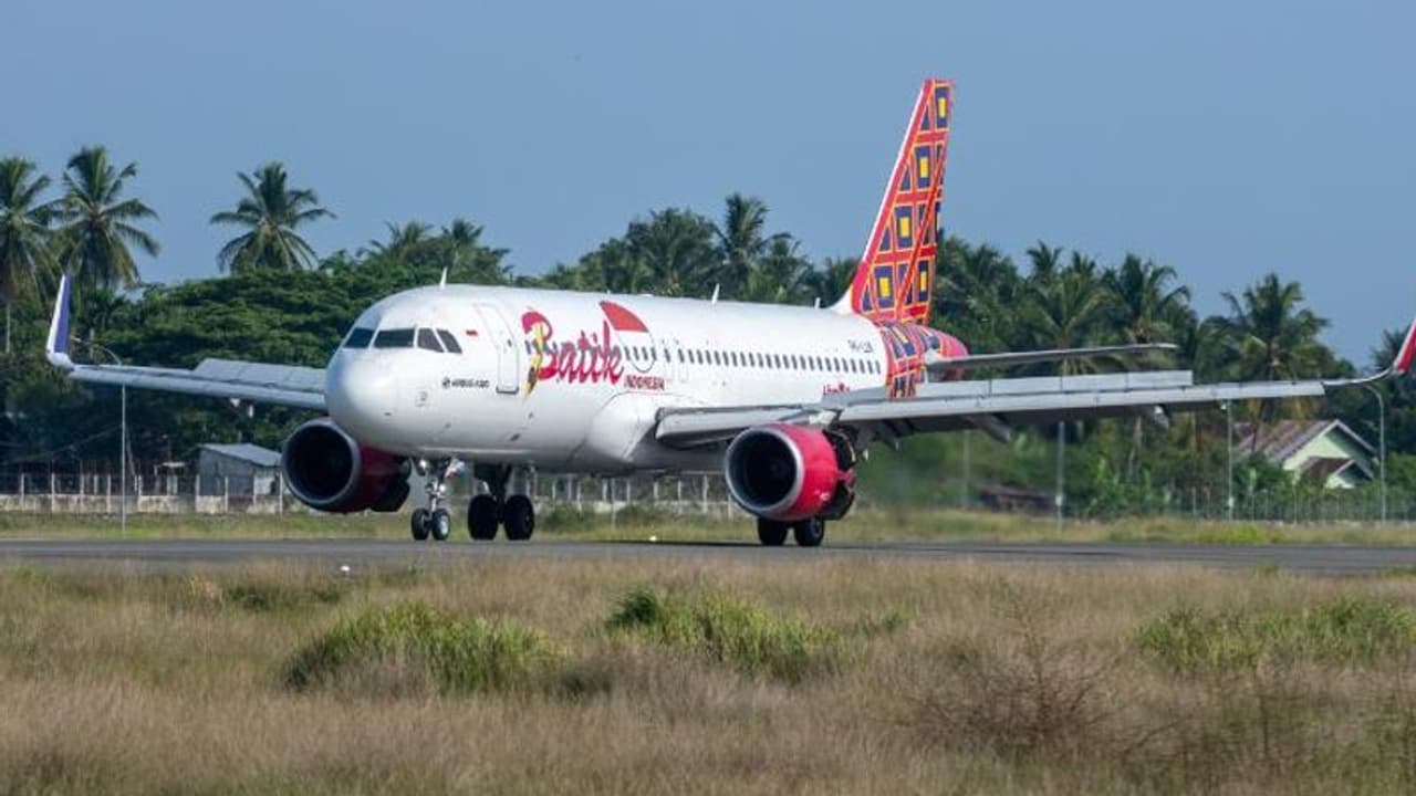 நடுவானில் விமானம்.. கிட்டத்தட்ட 30 நிமிடங்கள் அயர்ந்து தூங்கிய விமானிகள் போக்குவரத்து அமைச்சகம் விசாரணை!