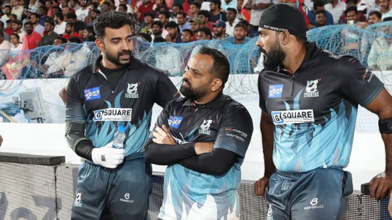 ബിനീഷ് കോടിയേരിയുടെ നേതൃത്വത്തിലും കേരള സ്ട്രൈക്കേഴ്സിനെ രക്ഷിക്കാനായില്ല; ചെന്നൈയോട് തോറ്റ് പുറത്ത് ബിനീഷ് കോടിയേരിയുടെ നേതൃത്വത്തിലും കേരള സ്ട്രൈക്കേഴ്സിനെ രക്ഷിക്കാനായില്ല; ചെന്നൈയോട് തോറ്റ് പുറത്ത്