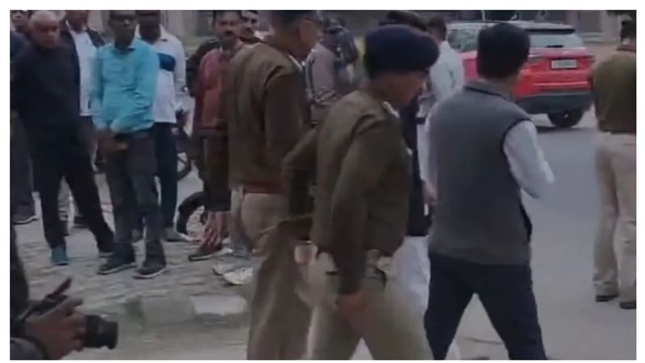 യൂണിവേഴ്സിറ്റി ക്യാമ്പസിൽ മകളെ കഴുത്തറുത്ത് കൊന്ന് പ്രൊഫസർ മരിച്ച നിലയിൽ; സംഭവം ഹരിയാനയിൽ യൂണിവേഴ്സിറ്റി ക്യാമ്പസിൽ മകളെ കഴുത്തറുത്ത് കൊന്ന് പ്രൊഫസർ മരിച്ച നിലയിൽ; സംഭവം ഹരിയാനയിൽ