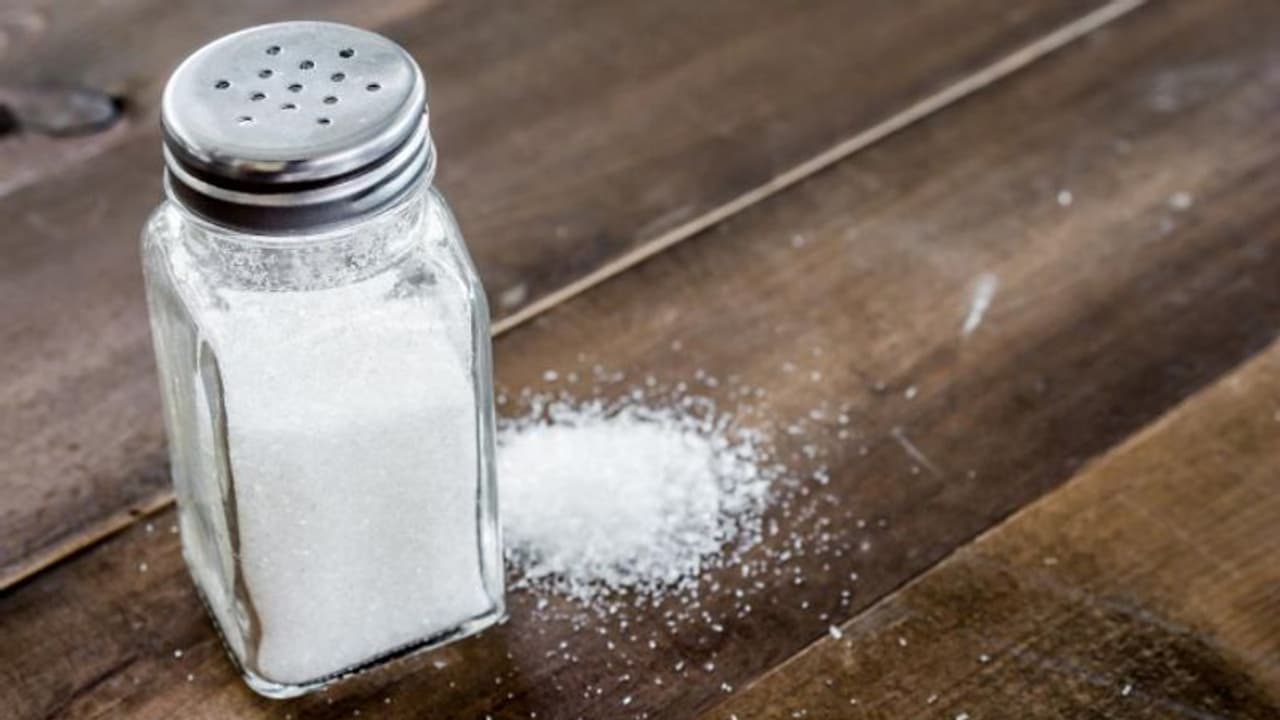 ഉപ്പ് കഴിക്കാന് കൊതി തോന്നാറുണ്ടോ? പിന്നിലെ കാരണം ഇതാകാം... ഉപ്പ് കഴിക്കാന് കൊതി തോന്നാറുണ്ടോ? പിന്നിലെ കാരണം ഇതാകാം...