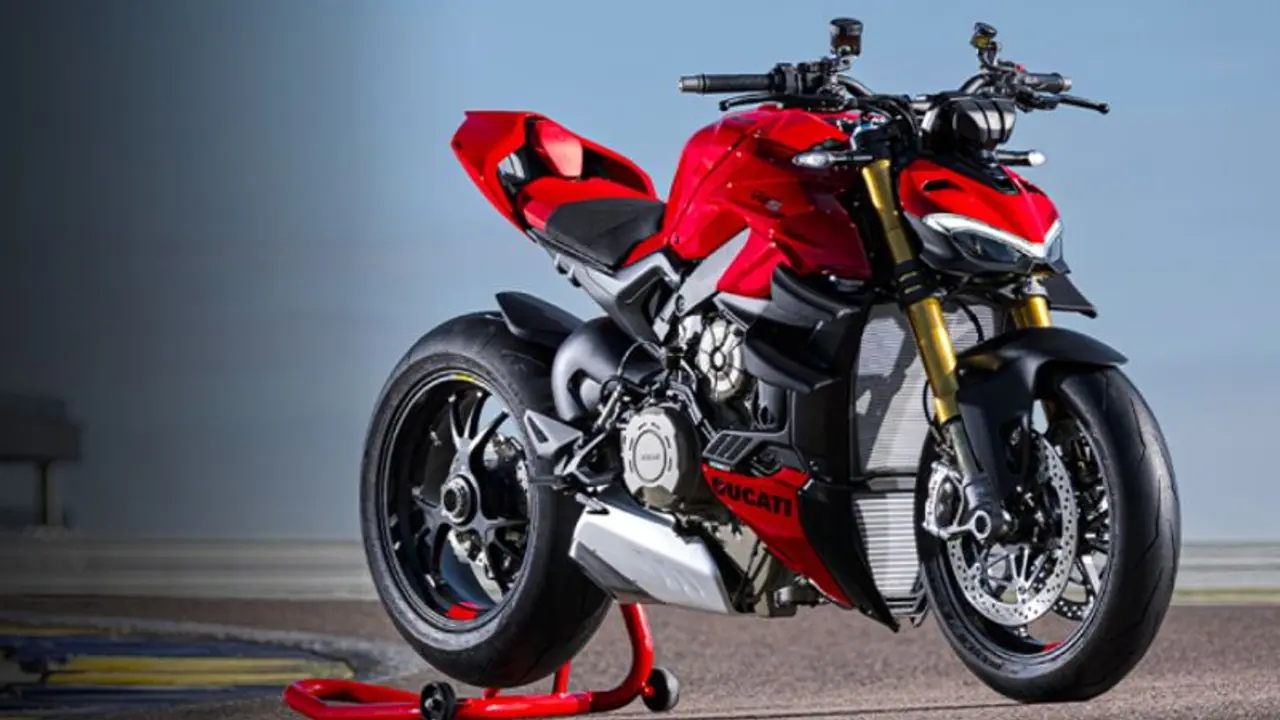 இந்திய சந்தையில் புதிய பைக்குகளை வெளியிட்ட Ducati.. விற்பனையில் Streetfighter V4 & V4S விலை என்ன தெரியுமா?