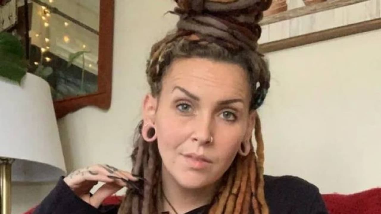 കഞ്ചാവുപയോഗിക്കുന്നത് കൊണ്ട് നല്ല അമ്മയാവാൻ പറ്റി, യുവതിയുടെ പരാമർശത്തിൽ വൻ വിമർശനം കഞ്ചാവുപയോഗിക്കുന്നത് കൊണ്ട് നല്ല അമ്മയാവാൻ പറ്റി, യുവതിയുടെ പരാമർശത്തിൽ വൻ വിമർശനം