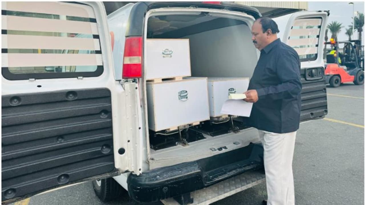 ഉള്ളുലച്ച മരണം, ഒന്നും നോക്കാതെ ഓടിയെത്തി മൃതദേഹം നാട്ടിലേക്കയക്കാൻ പണം നൽകി; ആ ബന്ധം ഒരു സന്ദേശമാണ്, കുറിപ്പ്