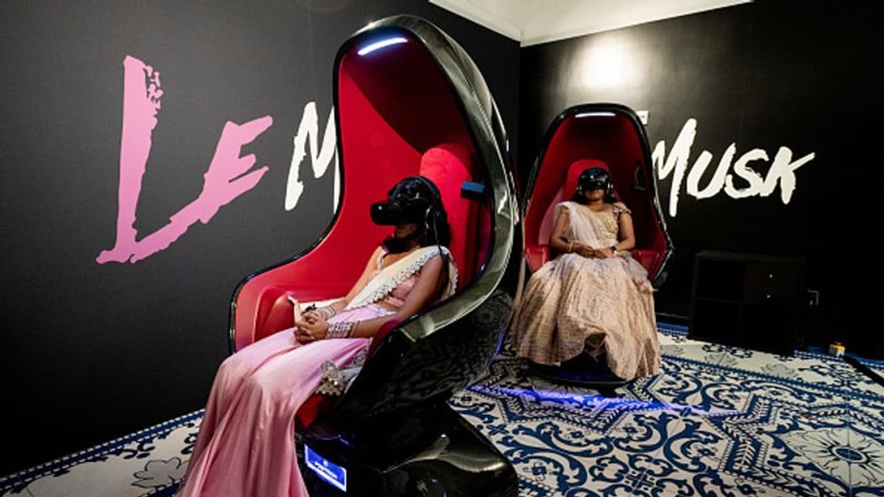 കാണാന്‍ പ്രത്യേക കസേര, മൂക്കില്‍ നിറയുന്ന ഗന്ധങ്ങള്‍; റഹ്മാന്റെ വെര്‍ച്വല്‍സിനിമ ഇതാ തിയറ്ററിലേക്ക്! 