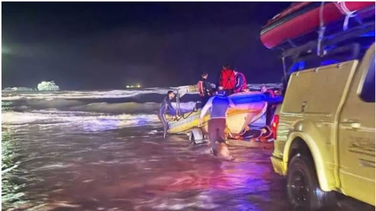 ഒമാനില് വാണിജ്യ ബോട്ട് അപകടത്തില്പ്പെട്ടു; ഒമ്പത് പേരെ രക്ഷപ്പെടുത്തി ഒമാനില് വാണിജ്യ ബോട്ട് അപകടത്തില്പ്പെട്ടു; ഒമ്പത് പേരെ രക്ഷപ്പെടുത്തി