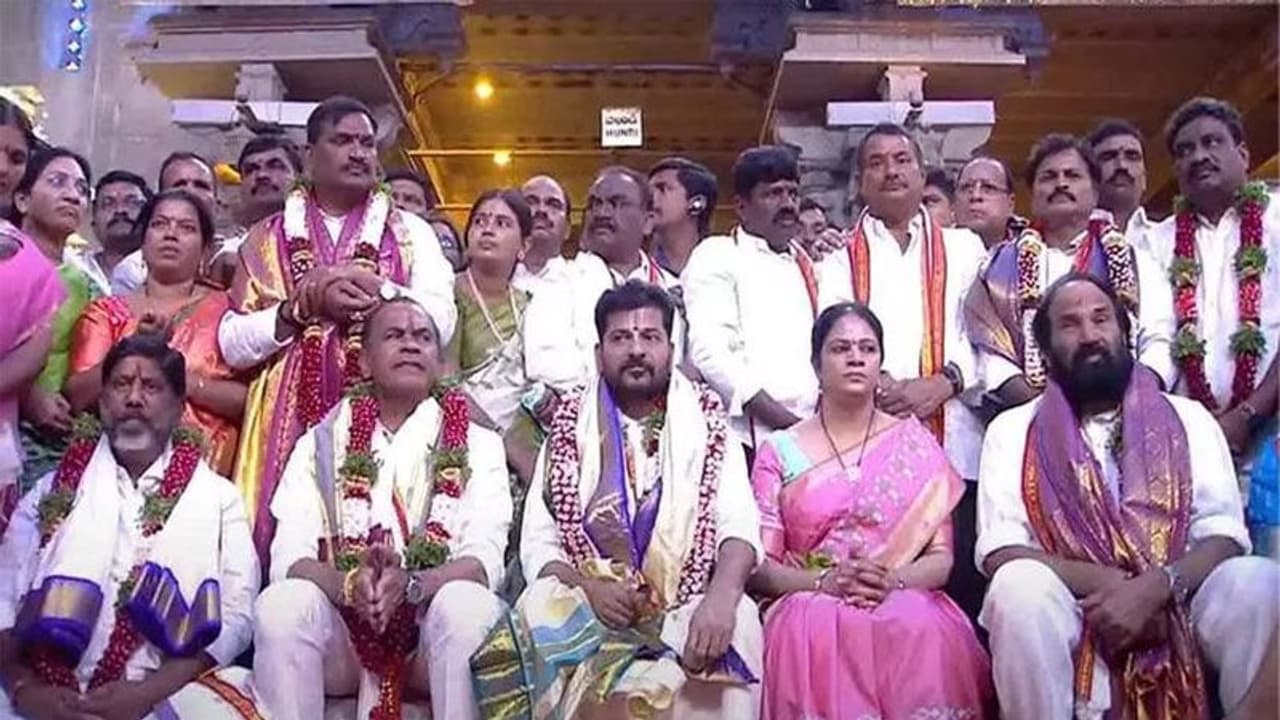 മന്ത്രിസഭ ക്ഷേത്രത്തിൽ പ്രാർഥനക്ക്, മുഖ്യമന്ത്രിയും മന്ത്രിമാരും സ്റ്റൂളിൽ, ഉപമുഖ്യമന്ത്രി നിലത്ത് വിവാദം