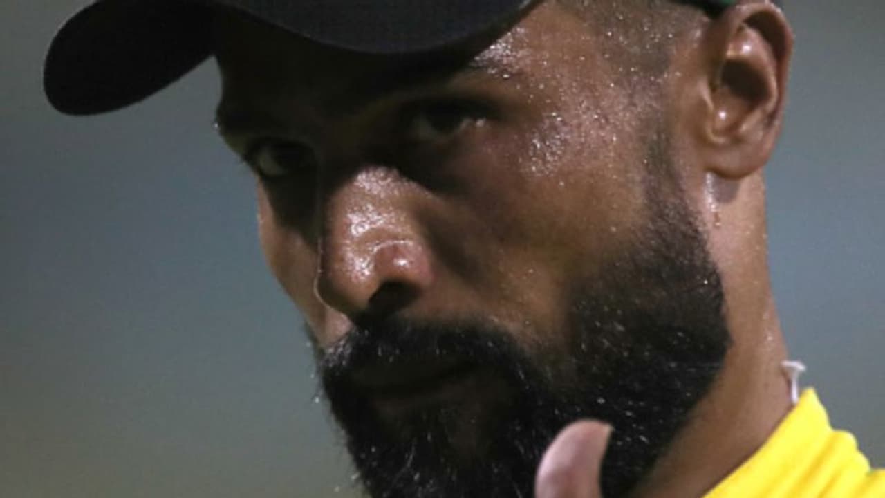 ഒത്തുകളിക്കാരന് എന്നുവിളിച്ചു; പാക് ആരാധകനെ തെറി പറഞ്ഞ് മുഹമ്മദ് ആമിര് വിവാദത്തില് ഒത്തുകളിക്കാരന് എന്നുവിളിച്ചു; പാക് ആരാധകനെ തെറി പറഞ്ഞ് മുഹമ്മദ് ആമിര് വിവാദത്തില്