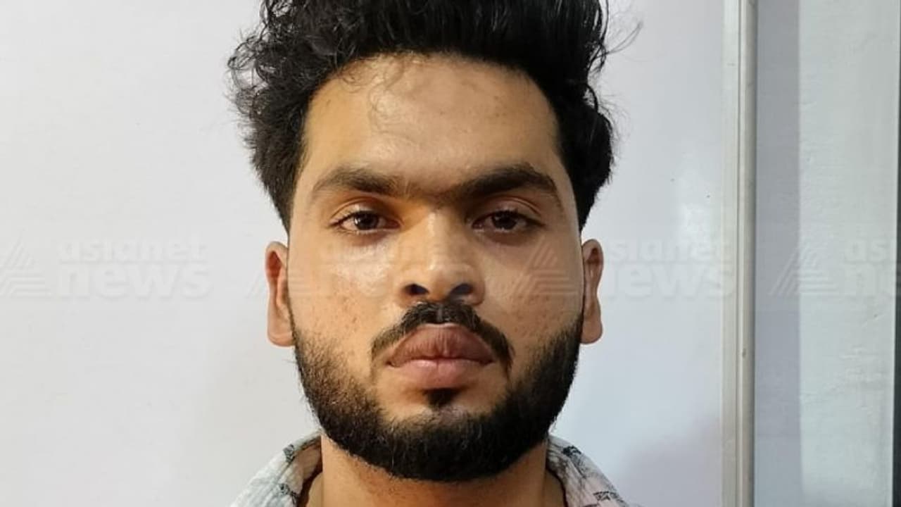 ഓഹരി നിക്ഷേപ പരസ്യം കണ്ട് ലിങ്കിൽ ക്ലിക്ക് ചെയ്തയാളുടെ ഒരു കോടി രൂപ പോയി; കാഞ്ഞങ്ങാട് സ്വദേശി പിടിയിൽ ഓഹരി നിക്ഷേപ പരസ്യം കണ്ട് ലിങ്കിൽ ക്ലിക്ക് ചെയ്തയാളുടെ ഒരു കോടി രൂപ പോയി; കാഞ്ഞങ്ങാട് സ്വദേശി പിടിയിൽ