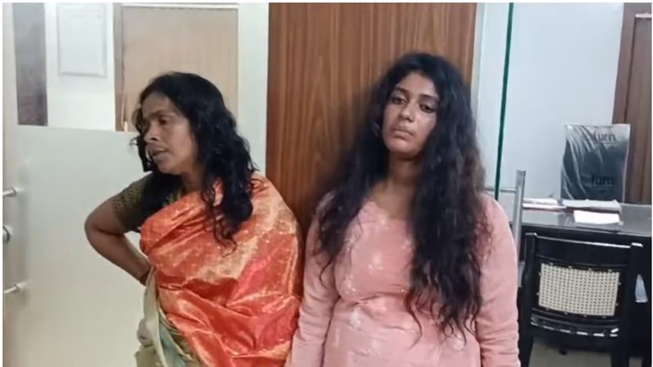 ഉത്സവപ്പറമ്പിലെ മാല മോഷണത്തിനിടെ രണ്ട് സ്ത്രീകൾ പിടിയിൽ ഉത്സവപ്പറമ്പിലെ മാല മോഷണത്തിനിടെ രണ്ട് സ്ത്രീകൾ പിടിയിൽ