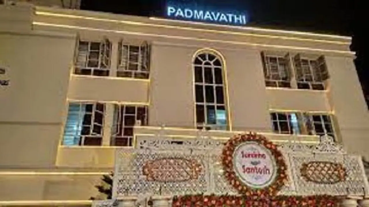 ಬೆಂಗ್ಳೂರಲ್ಲಿ ಜಲಕ್ಷಾಮ: ಮದುವೆ ಛತ್ರಗಳಲ್ಲಿ ನೀರಿಗಾಗಿ ಪೀಕಲಾಟ..! ಬೆಂಗ್ಳೂರಲ್ಲಿ ಜಲಕ್ಷಾಮ: ಮದುವೆ ಛತ್ರಗಳಲ್ಲಿ ನೀರಿಗಾಗಿ ಪೀಕಲಾಟ..!