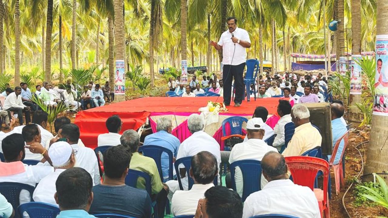  ಶಾಸಕ ಕೆ. ಷಡಕ್ಷರಿ ವಿರುದ್ಧ ಕೈ ಮುಖಂಡ ಲೋಕೇಶ್ವರ ಕಿಡಿ