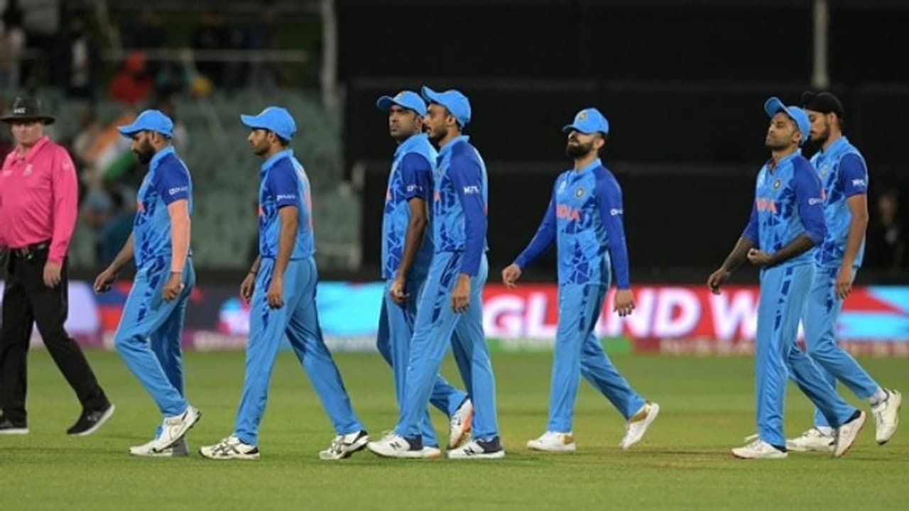 ആരാധകരെ ഞെട്ടിക്കുന്ന പ്രഖ്യാപനത്തിനൊരുങ്ങി ബിസിസിഐ, ടി20 ലോകകപ്പിൽ കളിക്കുക വിരാട് കോലിയില്ലാത്ത ഇന്ത്യൻ ടീം ആരാധകരെ ഞെട്ടിക്കുന്ന പ്രഖ്യാപനത്തിനൊരുങ്ങി ബിസിസിഐ, ടി20 ലോകകപ്പിൽ കളിക്കുക വിരാട് കോലിയില്ലാത്ത ഇന്ത്യൻ ടീം