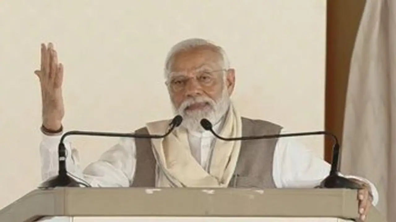  पीएम मोदी ने किसे दान की अपनी जमीन? उसी प्लॉट पर गांधीनगर में बनेगा नाद ब्रह्म कला केंद्र