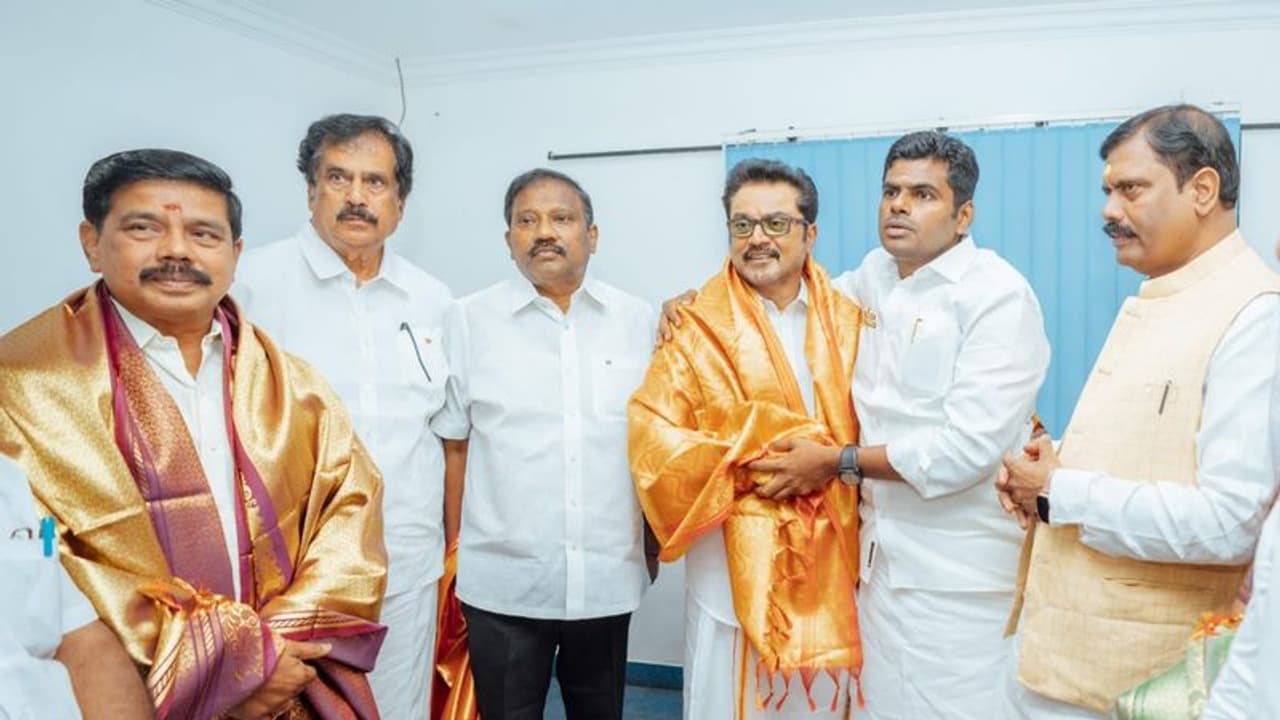 Breaking News : சமத்துவ மக்கள் கட்சியை பாஜகவோடு இணைத்தார் சரத்குமார் Breaking News : சமத்துவ மக்கள் கட்சியை பாஜகவோடு இணைத்தார் சரத்குமார்