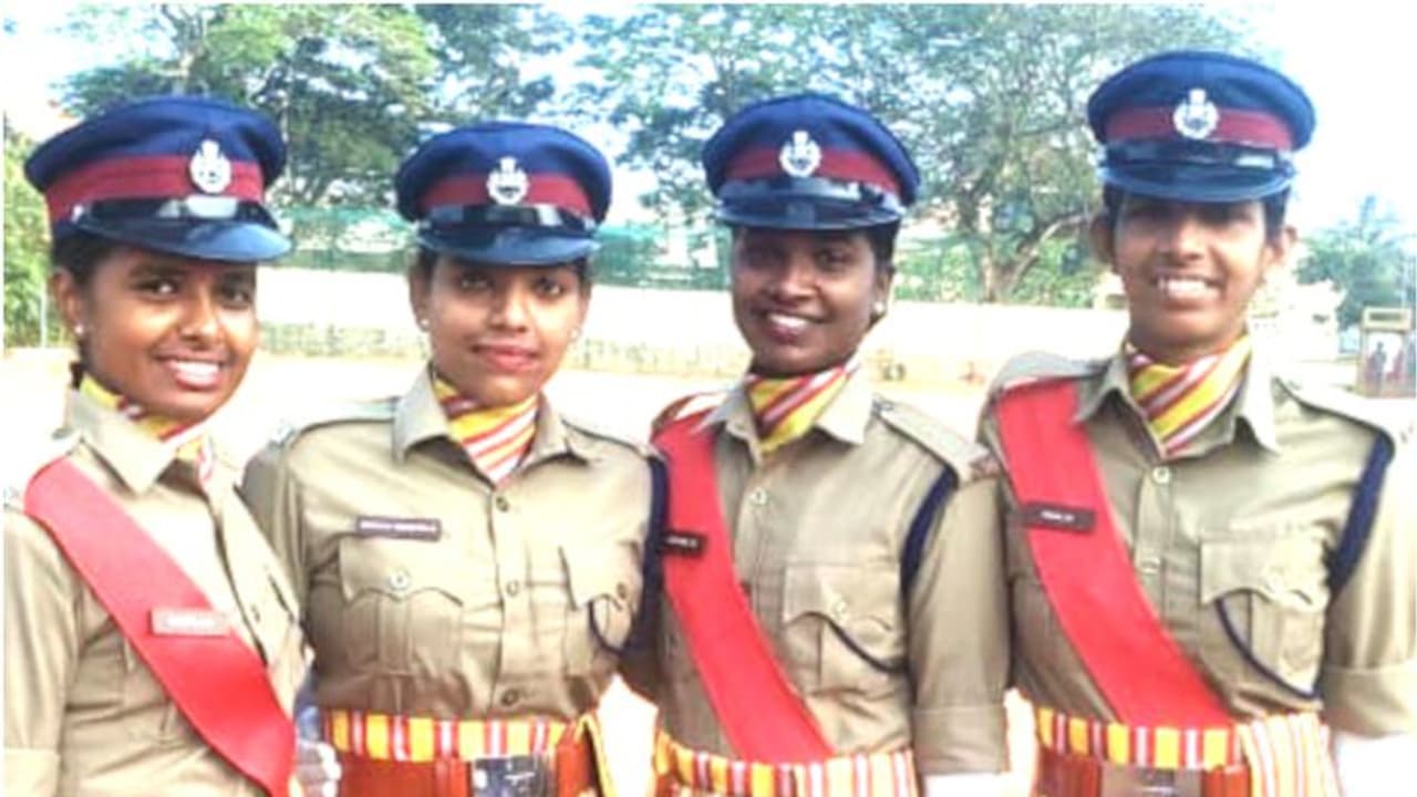 സ്വാതിയും അഞ്ജലിയും ദർശനയും ശ്രീനയും എത്തി, ഇനി പുതിയ ദൗത്യം, ഇത് ചരിത്രം തീ അണയ്ക്കാനും ഇനി പെൺകരുത്ത് സ്വാതിയും അഞ്ജലിയും ദർശനയും ശ്രീനയും എത്തി, ഇനി പുതിയ ദൗത്യം, ഇത് ചരിത്രം തീ അണയ്ക്കാനും ഇനി പെൺകരുത്ത്