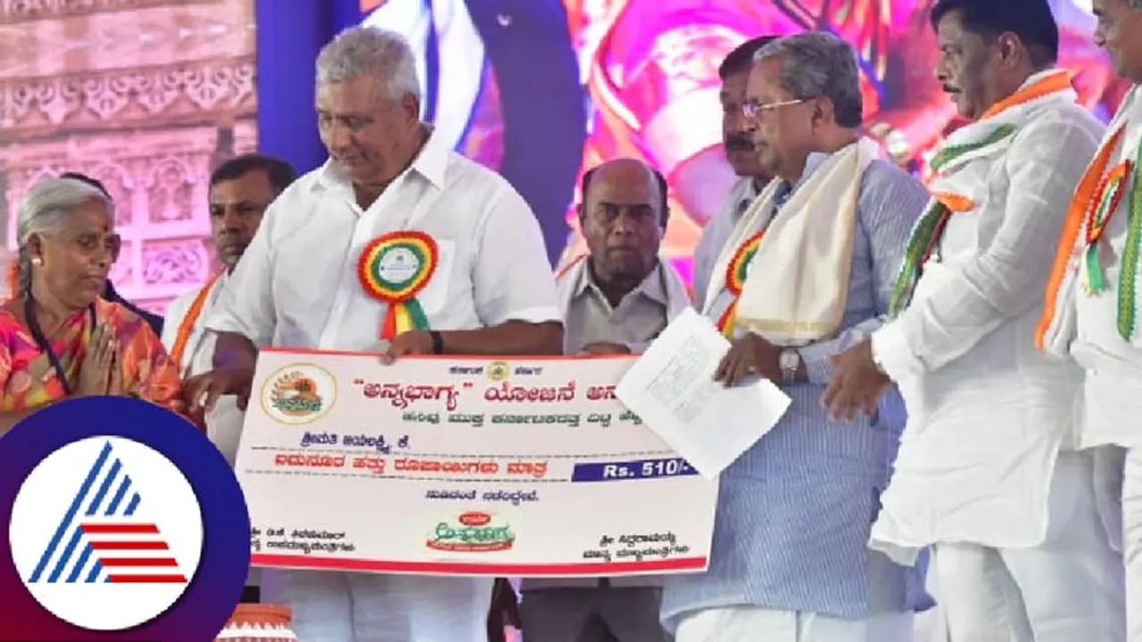 ಗ್ಯಾರಂಟಿ ಸಮಾವೇಶದಲ್ಲಿ ವೇದಿಕೆ ಮೇಲೆ ಸಚಿವ ಹೆಚ್ಸಿ ಮಹದೇವಪ್ಪಗೆ ಮುಖಭಂಗ! ಗ್ಯಾರಂಟಿ ಸಮಾವೇಶದಲ್ಲಿ ವೇದಿಕೆ ಮೇಲೆ ಸಚಿವ ಹೆಚ್ಸಿ ಮಹದೇವಪ್ಪಗೆ ಮುಖಭಂಗ!