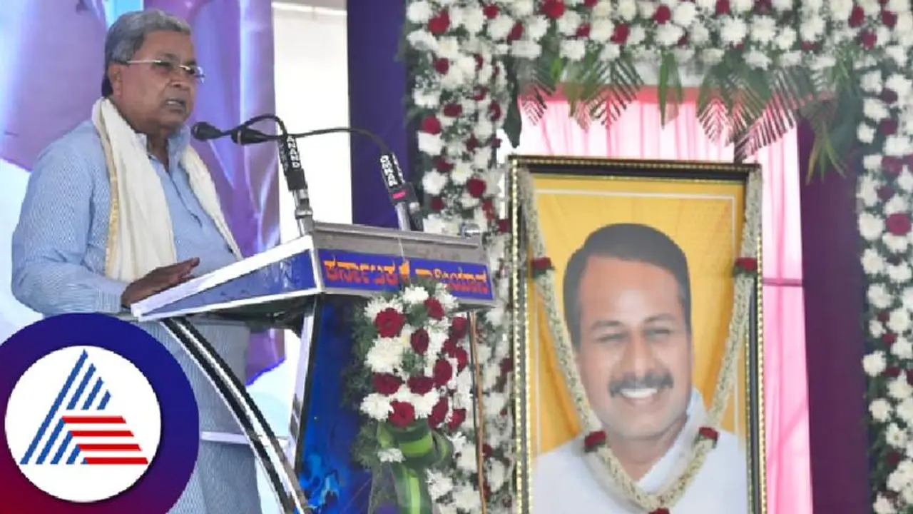 'ಚಾಮರಾಜನಗರಕ್ಕೆ ಬಂದಷ್ಟು ನನ್ನ ಖುರ್ಚಿ ಭದ್ರವಾಗುತ್ತೆ' : ಅಧಿಕಾರ ಹೋಗುತ್ತೆ ಎಂಬ ಮೂಢನಂಬಿಕೆಗೆ ಸೆಡ್ಡು ಹೊಡೆದ ಸಿಎಂ! 'ಚಾಮರಾಜನಗರಕ್ಕೆ ಬಂದಷ್ಟು ನನ್ನ ಖುರ್ಚಿ ಭದ್ರವಾಗುತ್ತೆ' : ಅಧಿಕಾರ ಹೋಗುತ್ತೆ ಎಂಬ ಮೂಢನಂಬಿಕೆಗೆ ಸೆಡ್ಡು ಹೊಡೆದ ಸಿಎಂ!