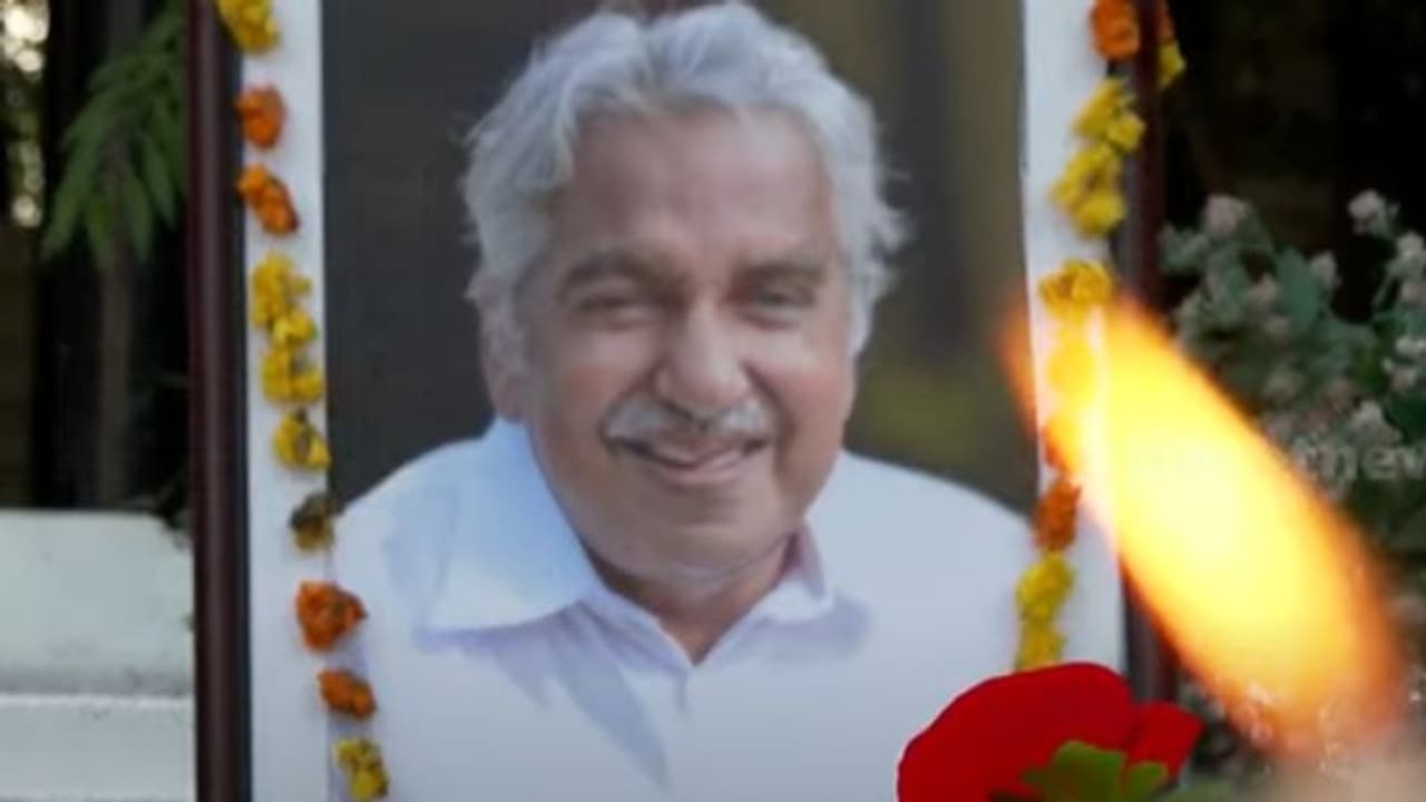 ഉമ്മന്ചാണ്ടിയുടെ ഒന്നാം ചരമവാര്ഷികം വിപുലമായി ആചരിക്കാന് കെപിസിസി തീരുമാനം ഉമ്മന്ചാണ്ടിയുടെ ഒന്നാം ചരമവാര്ഷികം വിപുലമായി ആചരിക്കാന് കെപിസിസി തീരുമാനം