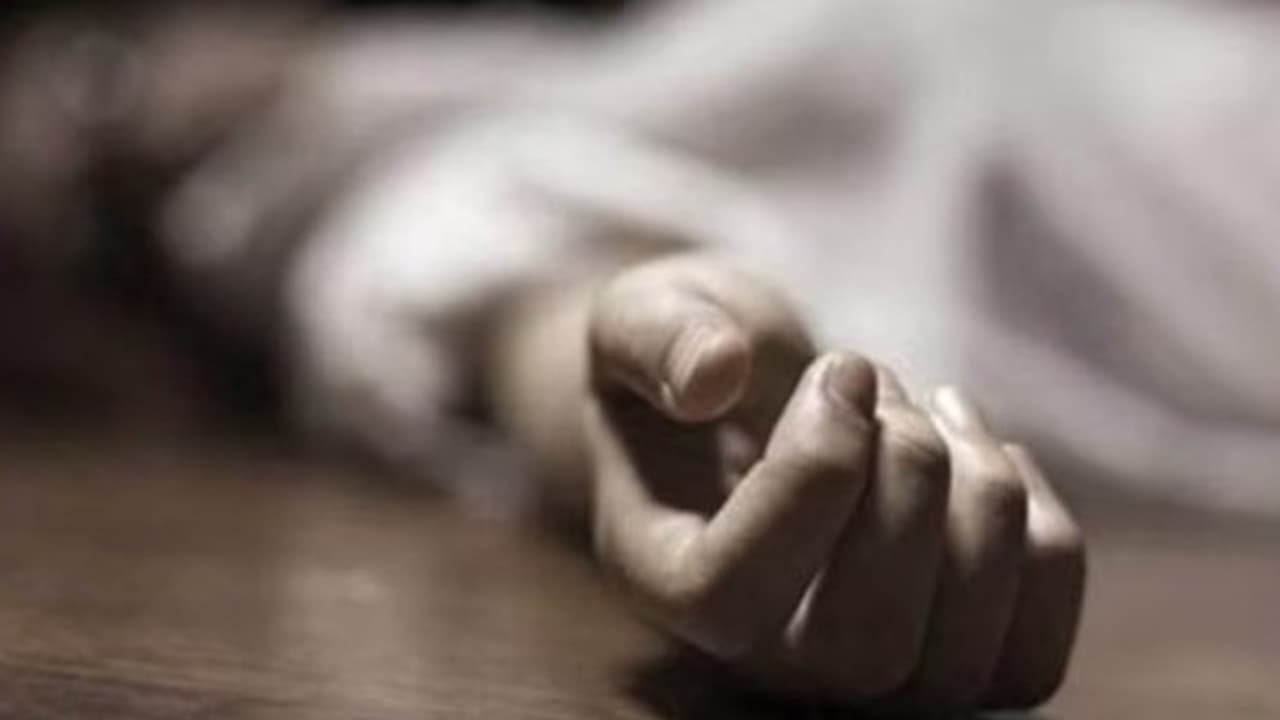 ഏപ്രിൽ ഫൂളിന് കൂട്ടുകാരെ പറ്റിക്കാനായി ആത്മഹത്യ ശ്രമം; സ്റ്റൂൾ മറിഞ്ഞ് കയർ കഴുത്തിൽ കുരുങ്ങി വിദ്യാർഥി മരിച്ചു