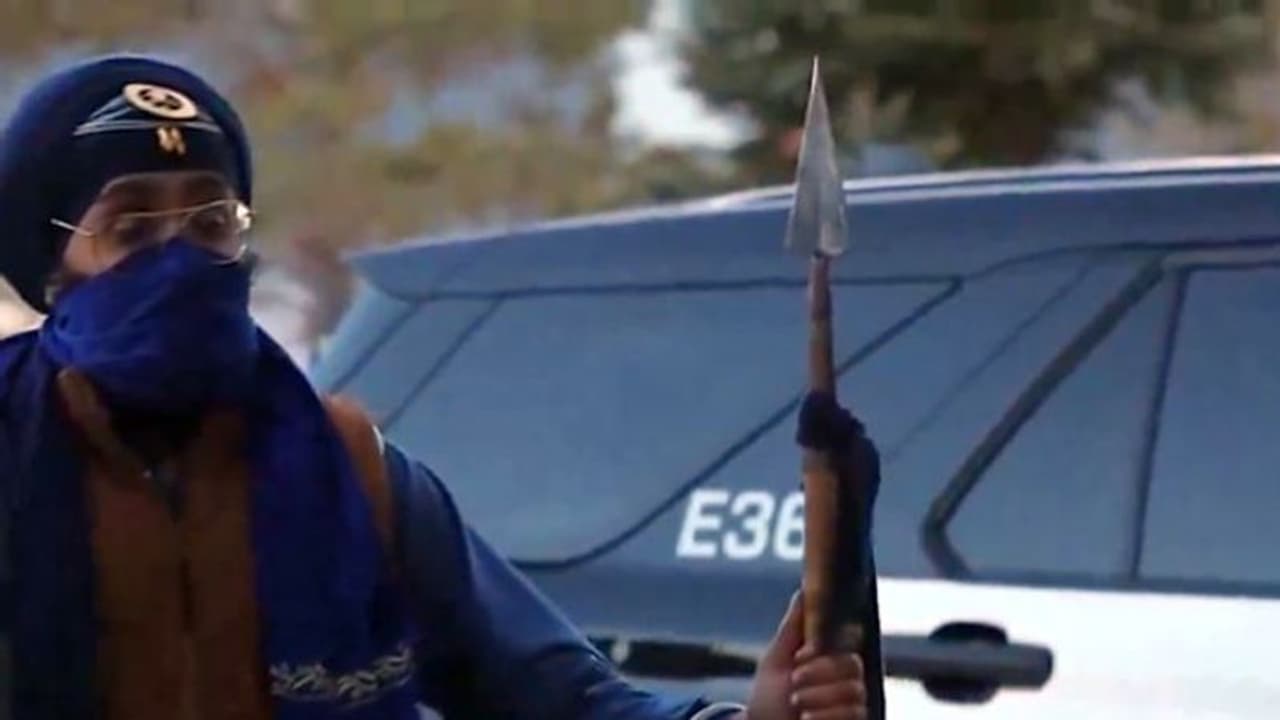 Threat Grows: Pro Khalistanis armed with swords and spears try to corner top Indian diplomat in Canada (WATCH) Threat Grows: Pro Khalistanis armed with swords and spears try to corner top Indian diplomat in Canada (WATCH)