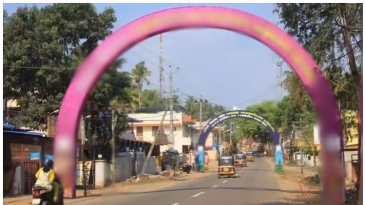 റോഡരികിലെ ആർച്ചുകളും ബോർഡുകളും; കർശന നടപടിയെടുത്ത് മനുഷ്യാവകാശ കമ്മീഷൻ, ജാഗ്രത പുലർത്തുമെന്ന് കോർപറേഷൻ റോഡരികിലെ ആർച്ചുകളും ബോർഡുകളും; കർശന നടപടിയെടുത്ത് മനുഷ്യാവകാശ കമ്മീഷൻ, ജാഗ്രത പുലർത്തുമെന്ന് കോർപറേഷൻ