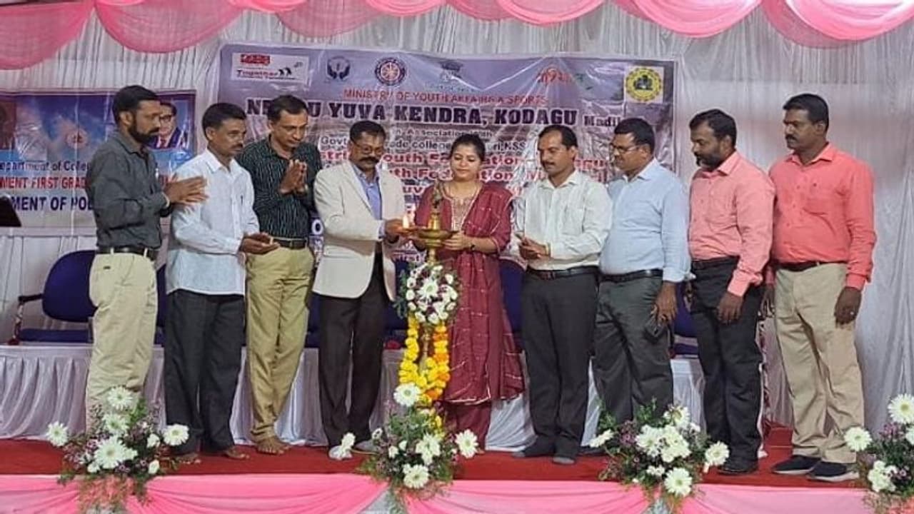 ಕೊಡಗು: ಯುವಜನತೆ ನಾಯಕತ್ವ ಗುಣ ಬೆಳಸಿಕೊಳ್ಳುವಂತೆ ಪ್ರೊ.ರಾಘವ ಕರೆ ಕೊಡಗು: ಯುವಜನತೆ ನಾಯಕತ್ವ ಗುಣ ಬೆಳಸಿಕೊಳ್ಳುವಂತೆ ಪ್ರೊ.ರಾಘವ ಕರೆ