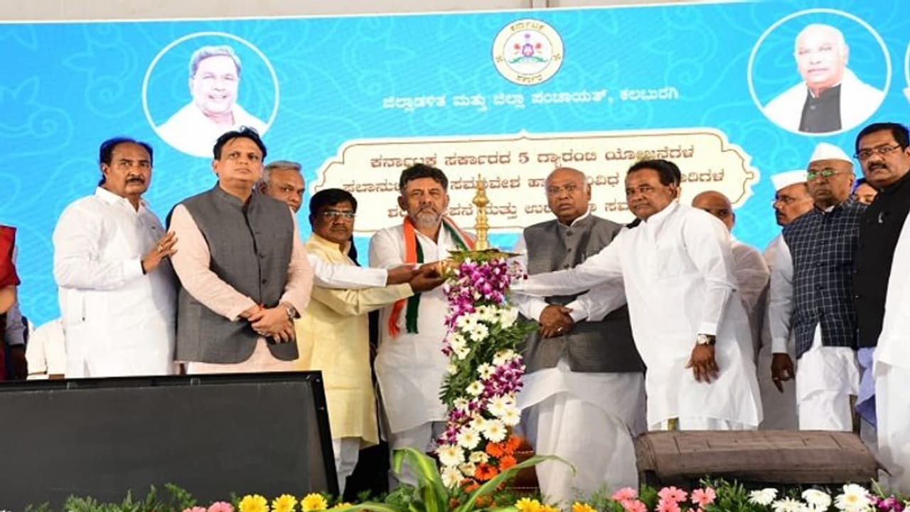 ಕಲಬುರಗಿಗೆ ಮೋದಿ ಕೊಡುಗೆ ಏನಿದೆ? ಮಲ್ಲಿಕಾರ್ಜುನ ಖರ್ಗೆ ಪ್ರಶ್ನೆ ಕಲಬುರಗಿಗೆ ಮೋದಿ ಕೊಡುಗೆ ಏನಿದೆ? ಮಲ್ಲಿಕಾರ್ಜುನ ಖರ್ಗೆ ಪ್ರಶ್ನೆ