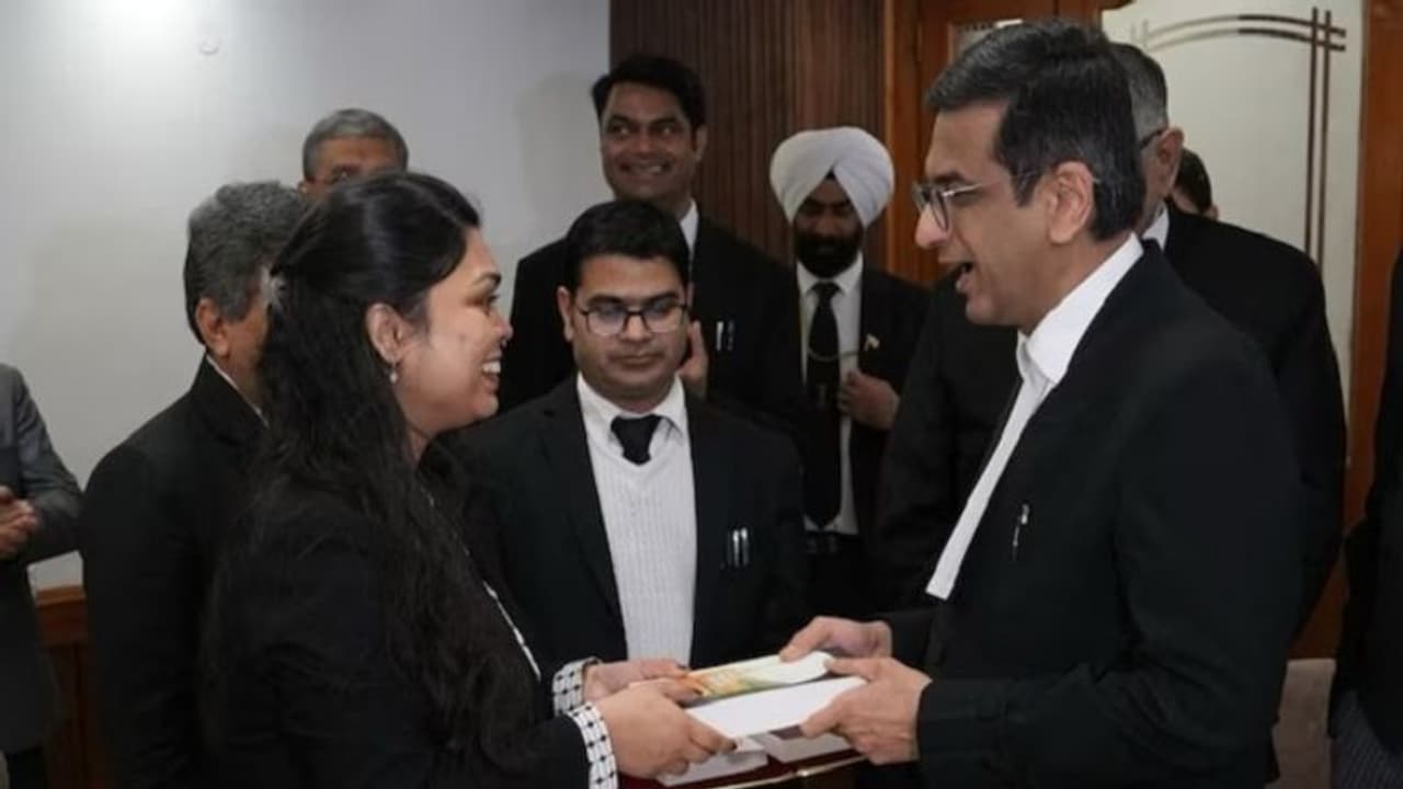 ಸುಪ್ರೀಂ ಕೋರ್ಟ್‌ ಬಾಣಸಿಗನ ಪುತ್ರಿಗೆ ಯುಎಸ್‌ ಸ್ಕಾಲರ್‌ಷಿಪ್‌, ಸಿಜೆಐಯಿಂದ ಸನ್ಮಾನ!