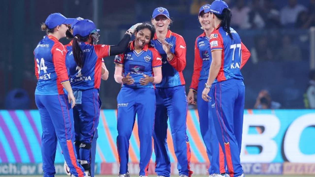 മിന്നുമണി മിന്നി! മലയാളി താരത്തിന്റെ കരുത്തില് ഡല്ഹി കാപിറ്റല്സ് വനിതാ ഐപിഎല് ഫൈനലില്; ഗുജറാത്ത് തോറ്റു മിന്നുമണി മിന്നി! മലയാളി താരത്തിന്റെ കരുത്തില് ഡല്ഹി കാപിറ്റല്സ് വനിതാ ഐപിഎല് ഫൈനലില്; ഗുജറാത്ത് തോറ്റു