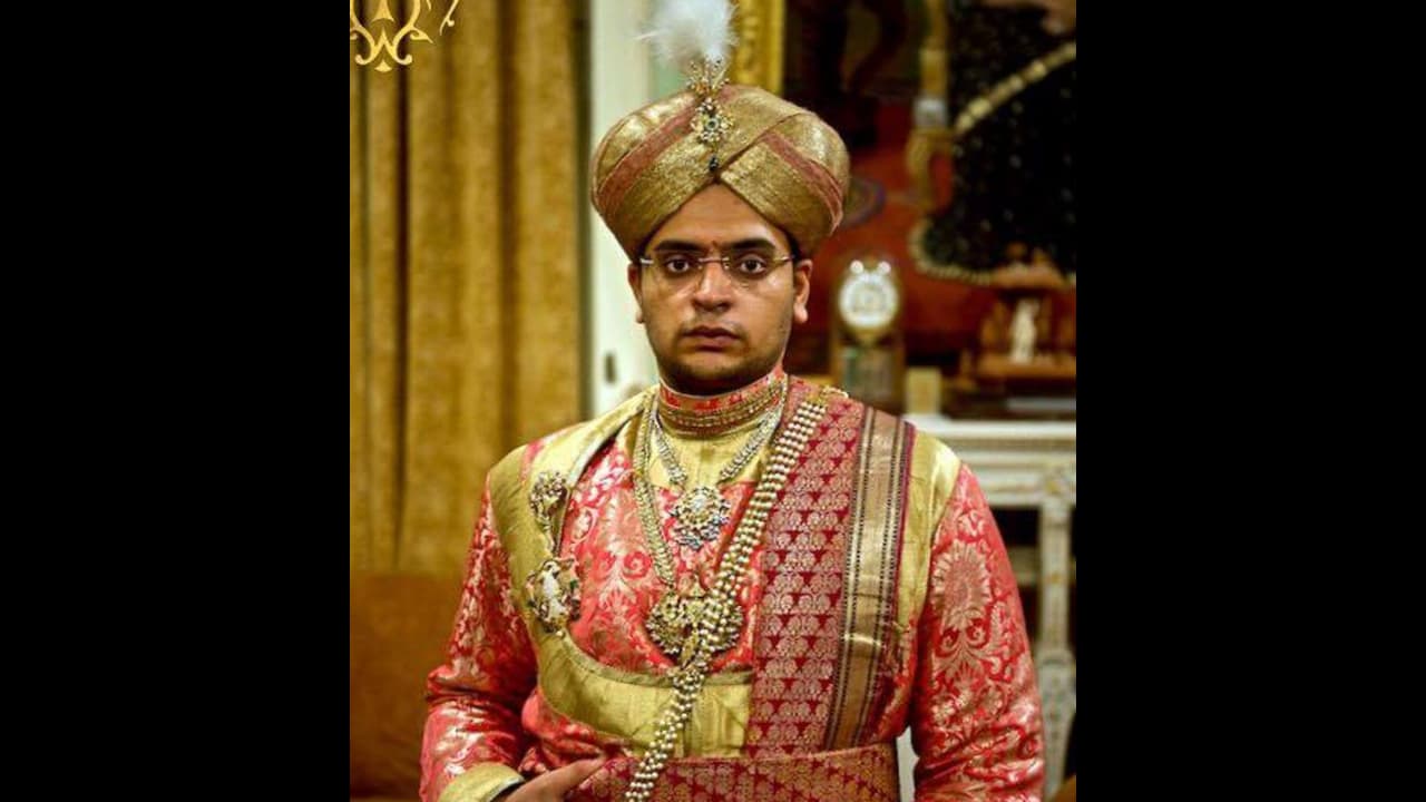 మైసూరు మహారాజా యదువీర్ వడియార్ : బాల్యం, విద్యాభ్యాసం, వ్యక్తిగత జీవితం, రాజకీయ ప్రస్థానం మైసూరు మహారాజా యదువీర్ వడియార్ : బాల్యం, విద్యాభ్యాసం, వ్యక్తిగత జీవితం, రాజకీయ ప్రస్థానం