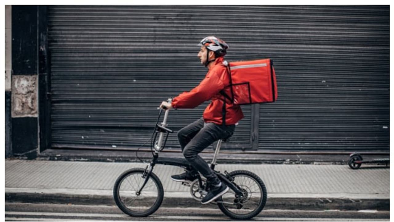 പിസ ഡ്രൈവര്, അഞ്ച് വര്ഷമായി പ്രവാസി; ലോട്ടറി അടിച്ചത്, വാര്ഷിക വരുമാനത്തിന്റെ 200 ഇരട്ടി പിസ ഡ്രൈവര്, അഞ്ച് വര്ഷമായി പ്രവാസി; ലോട്ടറി അടിച്ചത്, വാര്ഷിക വരുമാനത്തിന്റെ 200 ഇരട്ടി