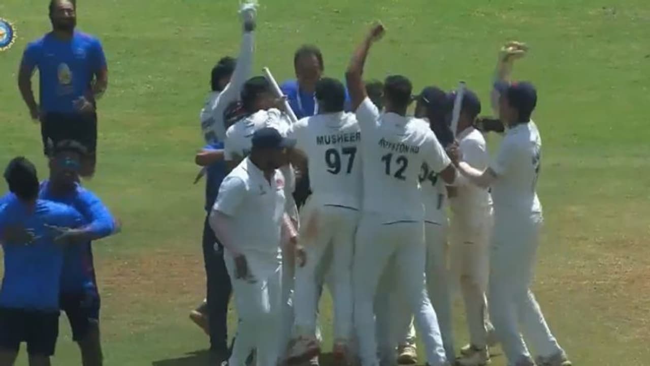 Ranji Trophy Final: రంజీ ట్రోఫీ 2024 విజేతగా ముంబై.. ఫైనల్లో విదర్భ చిత్తు ! Ranji Trophy Final: రంజీ ట్రోఫీ 2024 విజేతగా ముంబై.. ఫైనల్లో విదర్భ చిత్తు !
