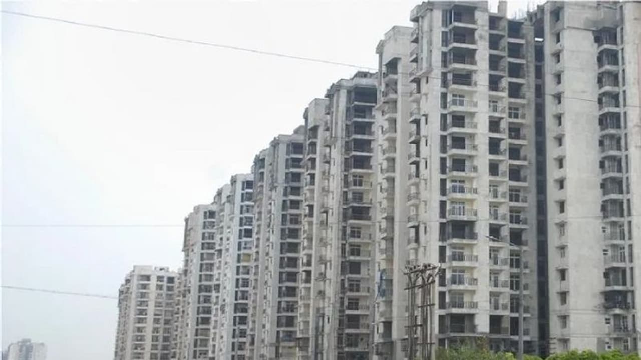 ನೋಯ್ಡಾ ಅಪಾರ್ಟ್ಮೆಂಟ್ ನೋಟಿಸ್: 'ಅವಿವಾಹಿತ ಅತಿಥಿಗಳ ಜೊತೆ ಮಲಗುವ ಮುನ್ನ ಪರ್ಮಿಷನ್ ತೆಗೆದುಕೊಳ್ಳಿ..' ನೋಯ್ಡಾ ಅಪಾರ್ಟ್ಮೆಂಟ್ ನೋಟಿಸ್: 'ಅವಿವಾಹಿತ ಅತಿಥಿಗಳ ಜೊತೆ ಮಲಗುವ ಮುನ್ನ ಪರ್ಮಿಷನ್ ತೆಗೆದುಕೊಳ್ಳಿ..'