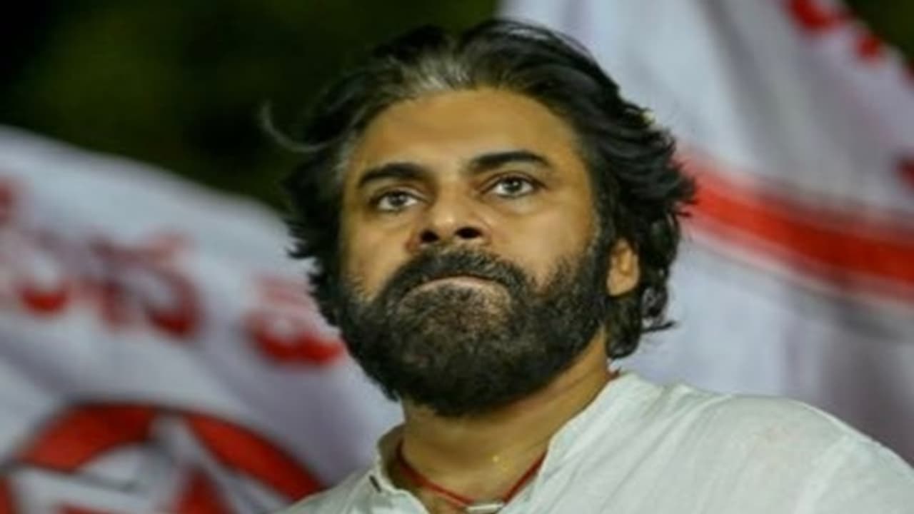 పవన్ కళ్యాణ్ డెసిషన్‌తో పిఠాపురం హైడ్రామా.. చినికి చినికి ఏమవునో?