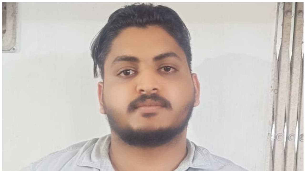 ആദ്യം ഡെലിവറി ബോയ്, വിശ്വാസം പിടിച്ചുപറ്റി മാനേജർ വരെയായി! ഒടുവിൽ മുതലാളിയുടെ പരാതി, അറസ്റ്റ് ആദ്യം ഡെലിവറി ബോയ്, വിശ്വാസം പിടിച്ചുപറ്റി മാനേജർ വരെയായി! ഒടുവിൽ മുതലാളിയുടെ പരാതി, അറസ്റ്റ്